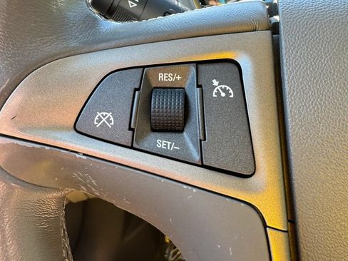 Used 2011 Buick LaCrosse CXL FWD image 12