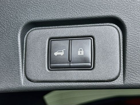 Used 2024 Nissan Rogue SV FWD image 28