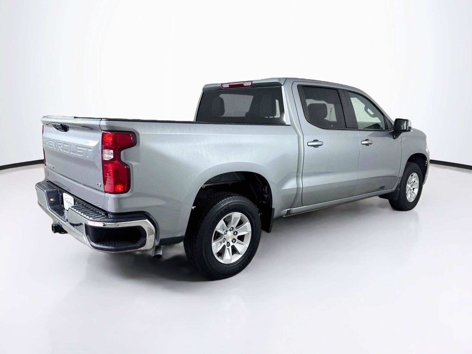 Used 2025 Chevrolet Silverado 1500 LT RWD image 2
