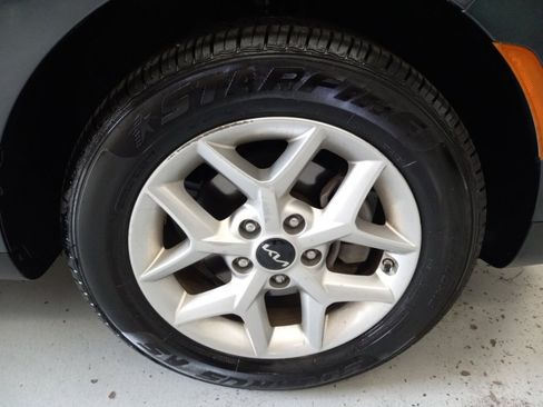 Used 2025 Kia Soul LX w/ LX Technology Package FWD image 4