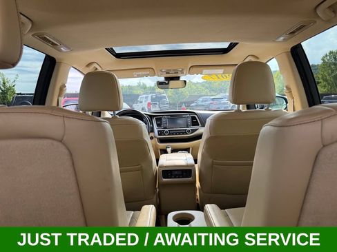 Used 2017 Toyota Highlander XLE w/ Carpet Mat Package AWD/4WD image 19
