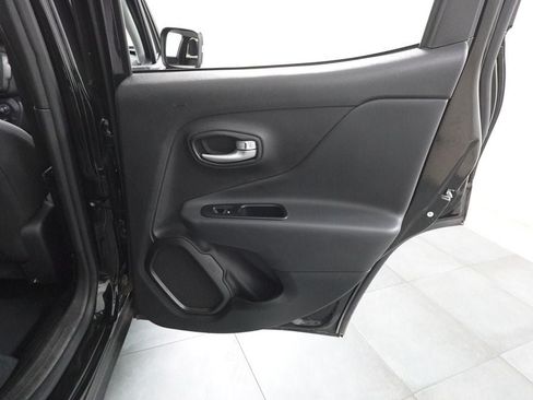 Used 2023 Jeep Renegade Trailhawk AWD/4WD image 28