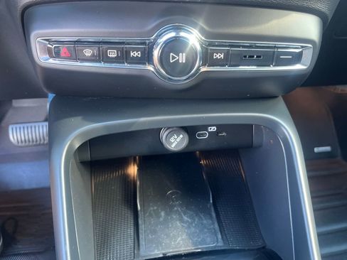 Used 2023 Volvo XC40 Recharge Ultimate AWD/4WD image 14