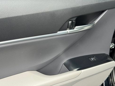 Used 2019 Toyota Camry SE w/ Carpet Mat Package FWD image 14