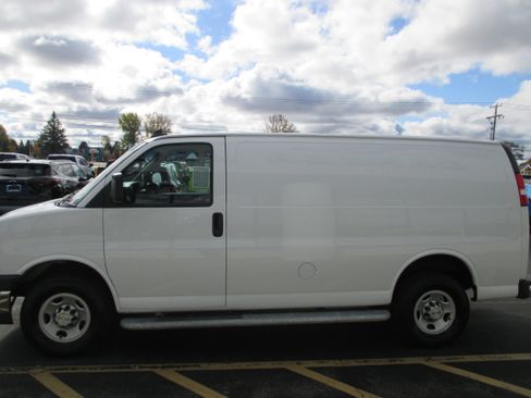 Used 2023 Chevrolet Express 2500 w/ Driver Convenience Package image 6