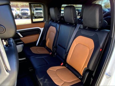 Used 2023 Land Rover Defender 130 X-Dynamic SE image 20