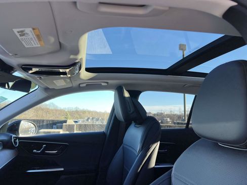 Used 2025 Mercedes-Benz GLC 350e GLC 350e image 24