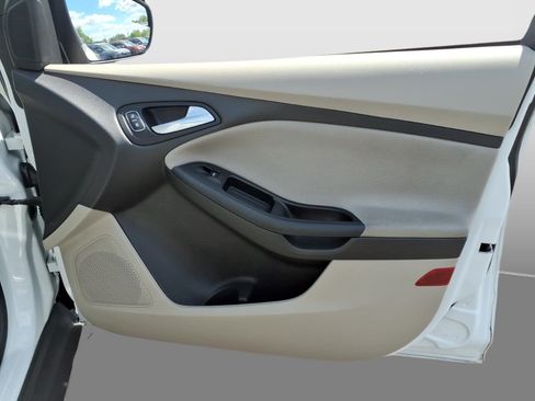 Used 2016 Ford Focus SE FWD image 12