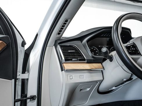 Used 2022 Volvo XC90 T6 Momentum w/ Advanced Package image 13