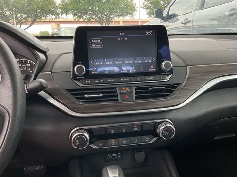 Used 2025 Nissan Altima 2.5 SV FWD image 25