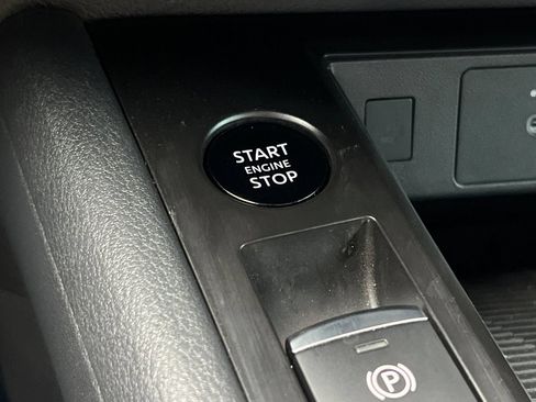 Used 2025 Nissan Kicks SV FWD image 24