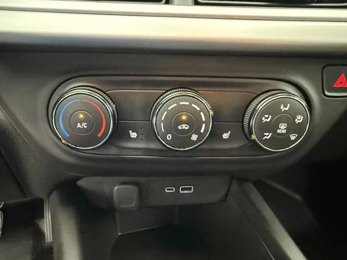Used 2024 Chevrolet Trax RS FWD image 6