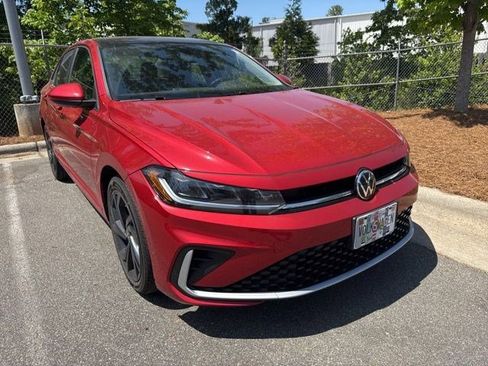 Used 2025 Volkswagen Jetta SE w/ Sunroof Package image 5