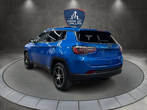 Used 2019 Jeep Compass Latitude w/ Cold Weather Group FWD image 3