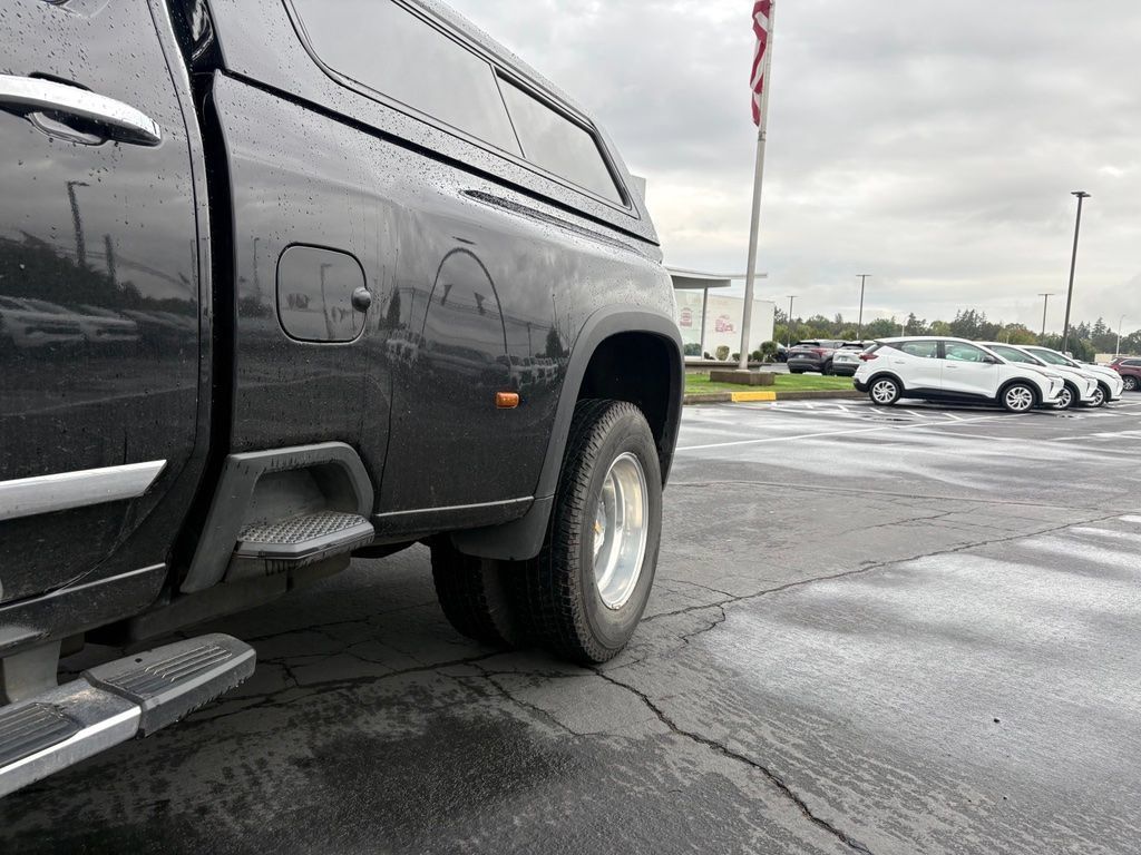 Used 2024 Chevrolet Silverado 3500 High Country w/ High Country Premium Package AWD/4WD image 9