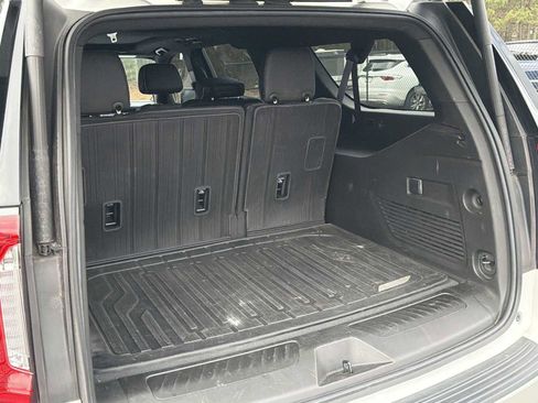 Used 2023 GMC Yukon XL SLT image 32
