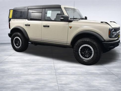 New 2025 Ford Bronco Badlands image 3