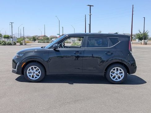 Certified 2025 Kia Soul S FWD image 2