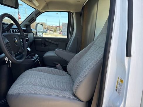 New 2025 Chevrolet Express 4500 w/ Power Convenience Package RWD image 12