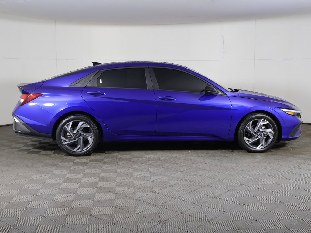 Used 2025 Hyundai Elantra Sport FWD image 16