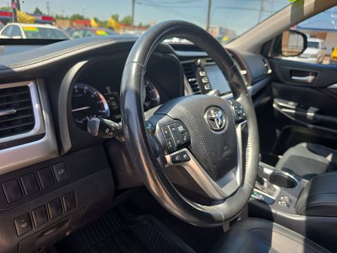 Used 2015 Toyota Highlander XLE image 12