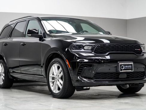 Used 2025 Dodge Durango GT AWD/4WD image 4