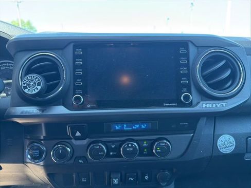 Used 2022 Toyota Tacoma TRD Sport AWD/4WD image 21