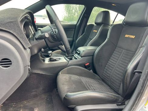 Used 2017 Dodge Charger R/T RWD image 3