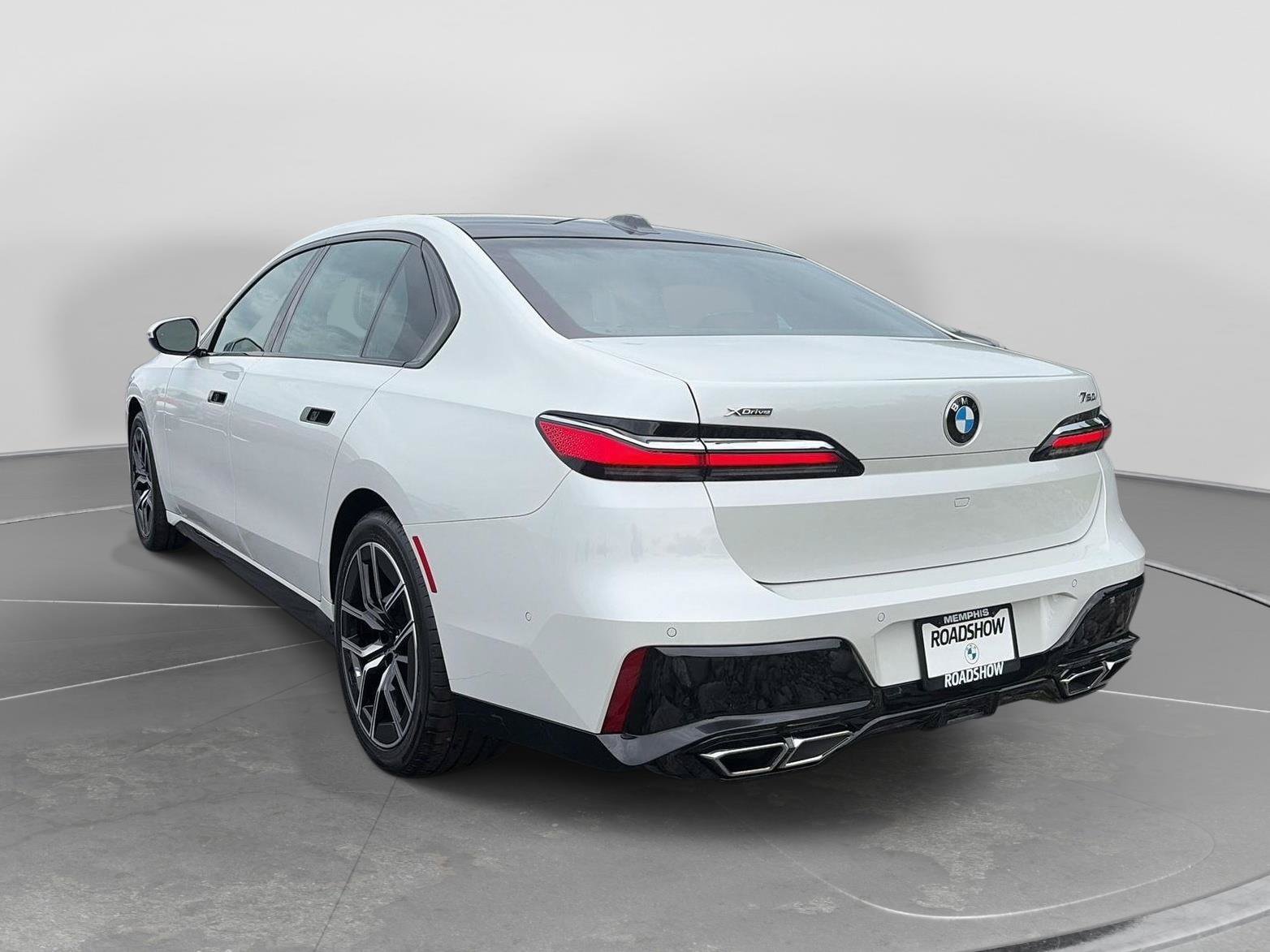 Used 2024 BMW 760i xDrive w/ Executive Package AWD/4WD image 3