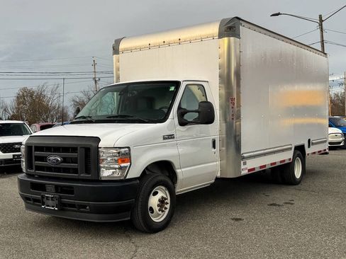Used 2024 Ford E-350 and Econoline 350 Super Duty w/ Driver's Safety Package image 7