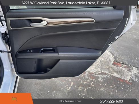 Used 2015 Ford Fusion SE w/ Equipment Group 202A AWD/4WD image 29