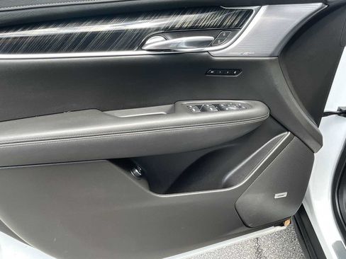 Used 2023 Cadillac XT6 Premium Luxury FWD image 12