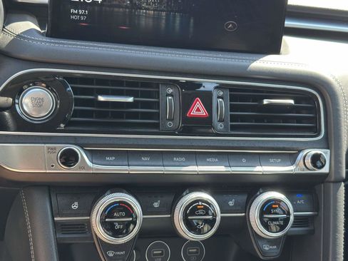 Used 2023 Genesis G70 2.0T image 26