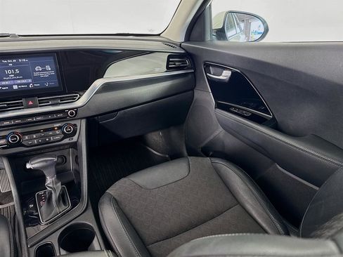 Certified 2022 Kia Niro LXS image 23