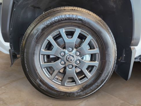 Used 2025 Toyota 4Runner SR5 AWD/4WD image 26