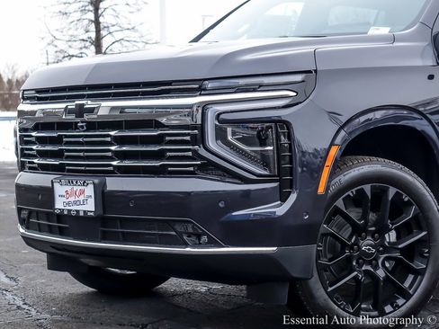 New 2026 Chevrolet Suburban Premier image 3