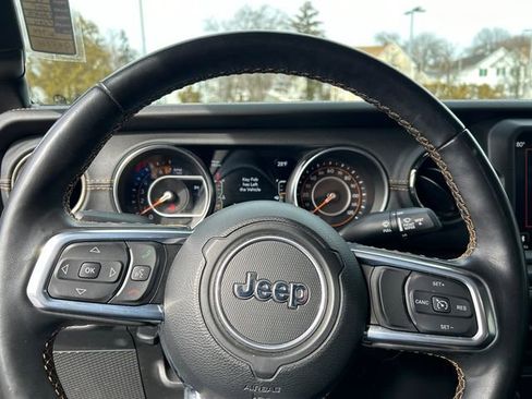 Used 2022 Jeep Gladiator Overland image 11