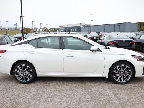 New 2025 Nissan Altima 2.5 SL image 4