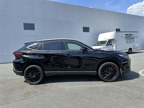 Used 2021 Toyota Venza XLE image 6