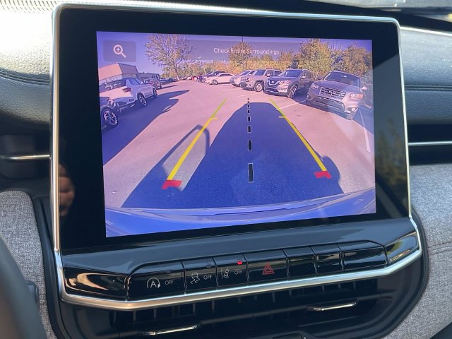 Used 2023 Jeep Compass Latitude AWD/4WD image 34