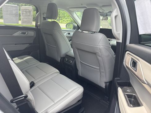 Used 2026 Ford Explorer Active w/ Active Comfort Package AWD/4WD image 8