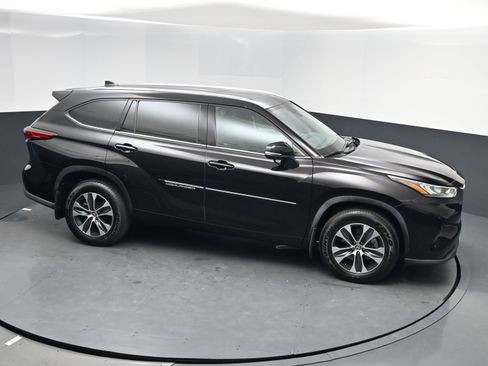 Used 2020 Toyota Highlander XLE image 7
