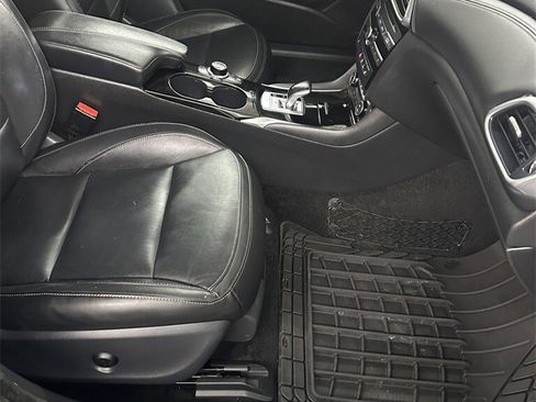 Used 2017 INFINITI QX30 Premium w/ Navigation Package image 40