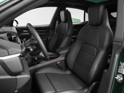 New 2025 Porsche Macan 4 Electric image 5