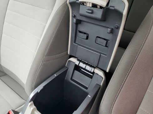 Used 2016 Ford Escape SE w/ Equipment Group 201A FWD image 21