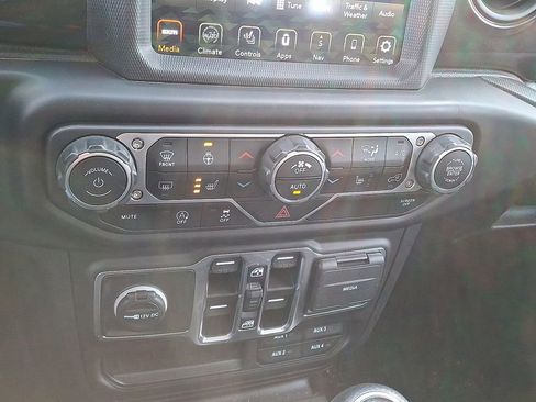 Used 2022 Jeep Wrangler Unlimited Sport image 17