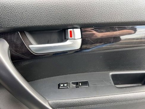 Used 2014 Kia Sorento LX image 30