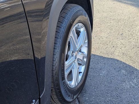 Used 2024 GMC Terrain SLE w/ Driver Convenience Package image 29