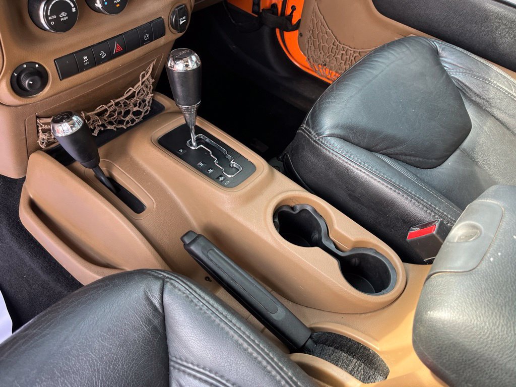 Used 2013 Jeep Wrangler Unlimited Rubicon w/ Connectivity Group AWD/4WD image 11