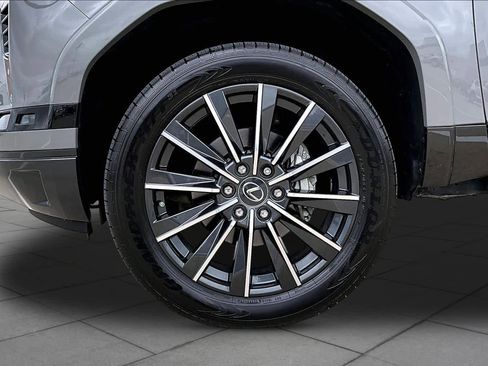 Used 2025 Lexus GX 550 image 11